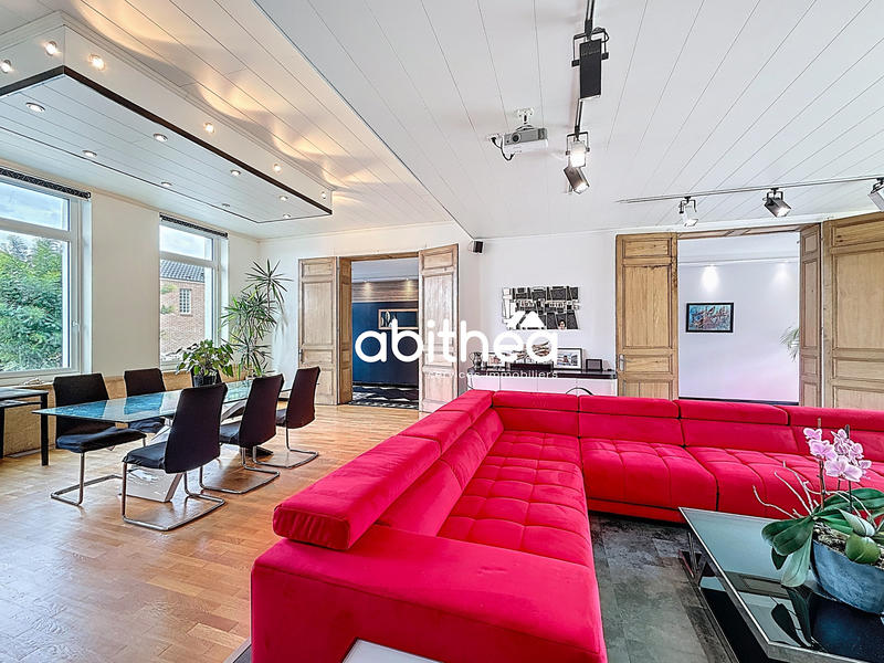 Maison - 331 m² - 10 pièces