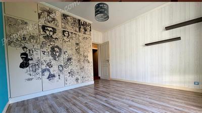 Maison - 180 m² - 11 pièces