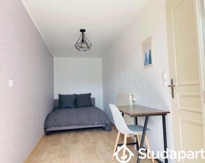Chambre - 11 m² - 1 pièce