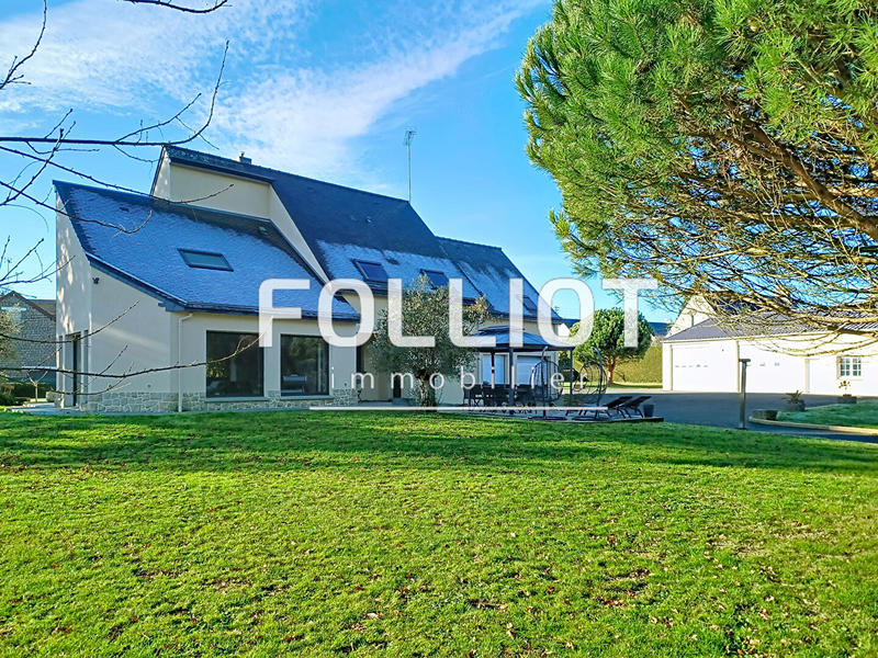 Maison - 245 m² - 9 pièces