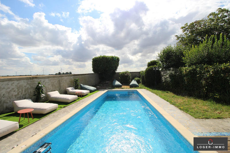 Maison - 302 m² - 9 pièces