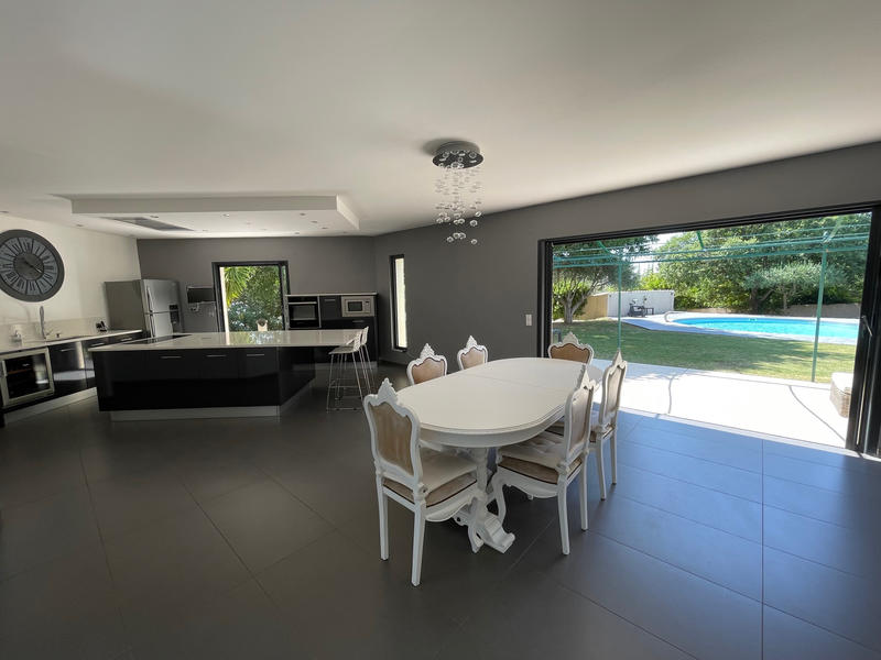 Villa - 220 m² - 9 pièces