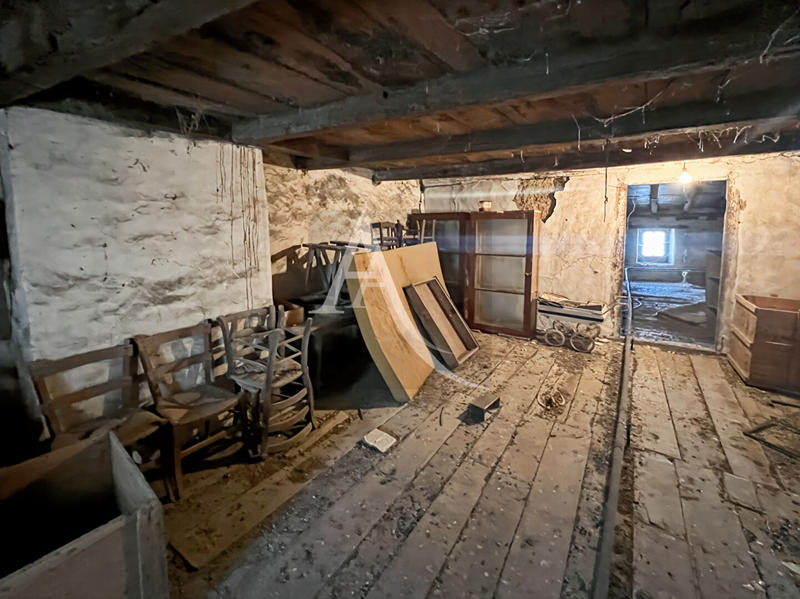 Maison - 250 m² - 9 pièces