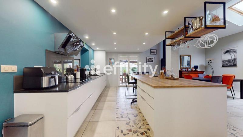 Maison - 210 m² - 8 pièces