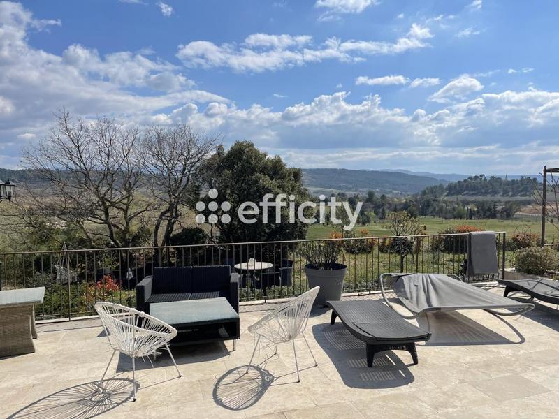 Maison - 240 m² - 11 pièces