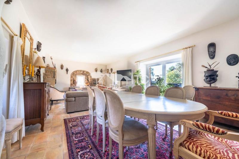 Maison en pierre - 250 m² - 9 pièces