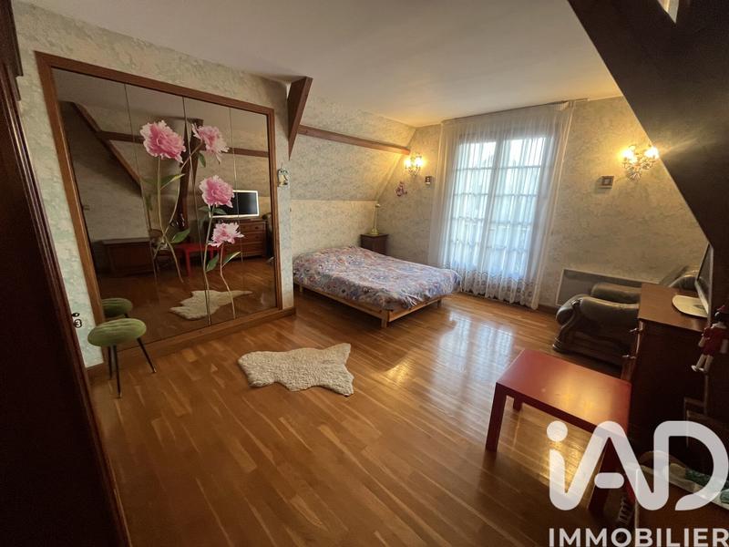 Maison - 255 m² - 8 pièces