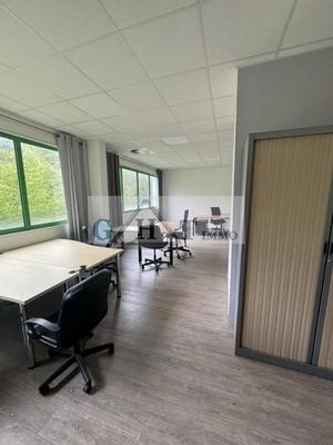 Bureau - 1 500 m²