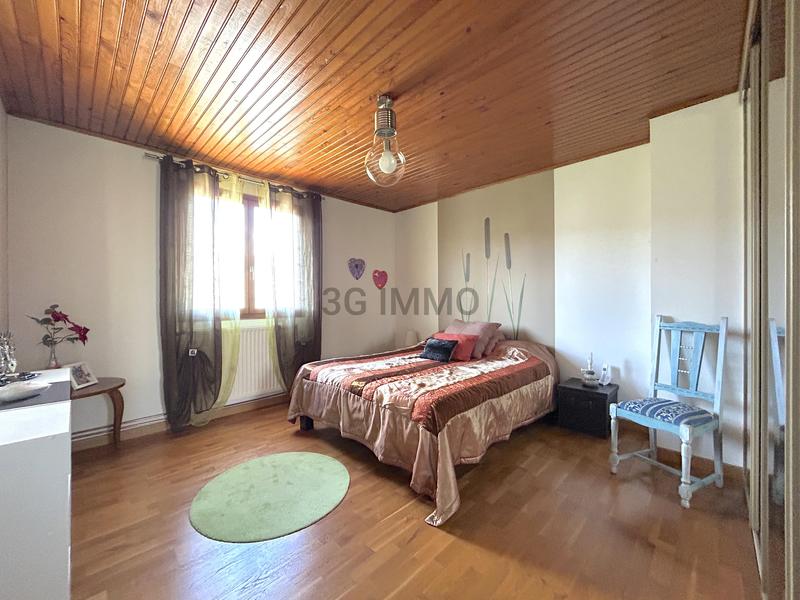 Maison - 210 m² - 6 pièces