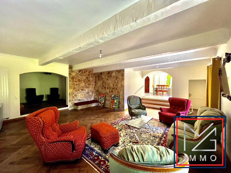 Villa - 250 m² - 6 pièces