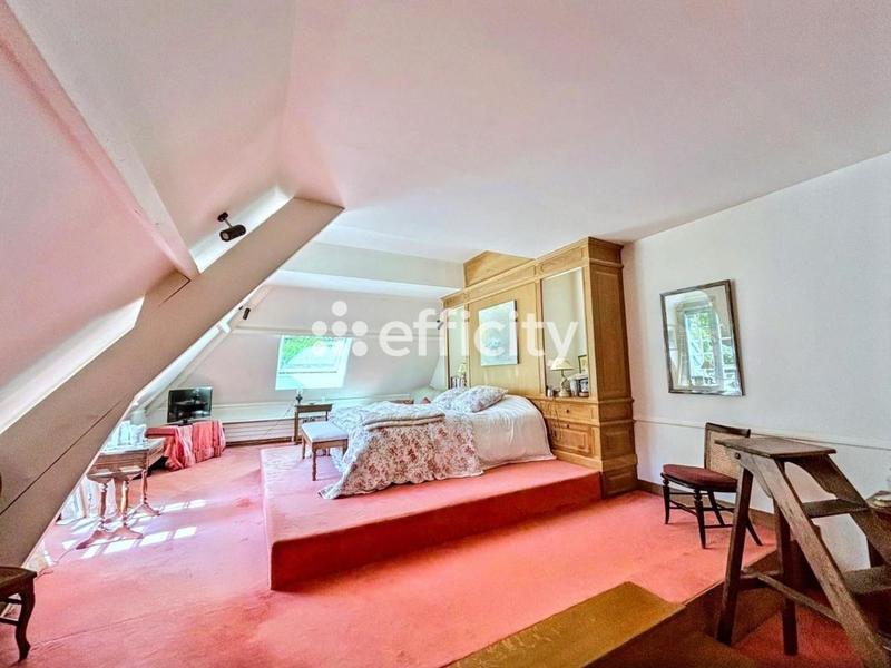 Maison - 240 m² - 9 pièces