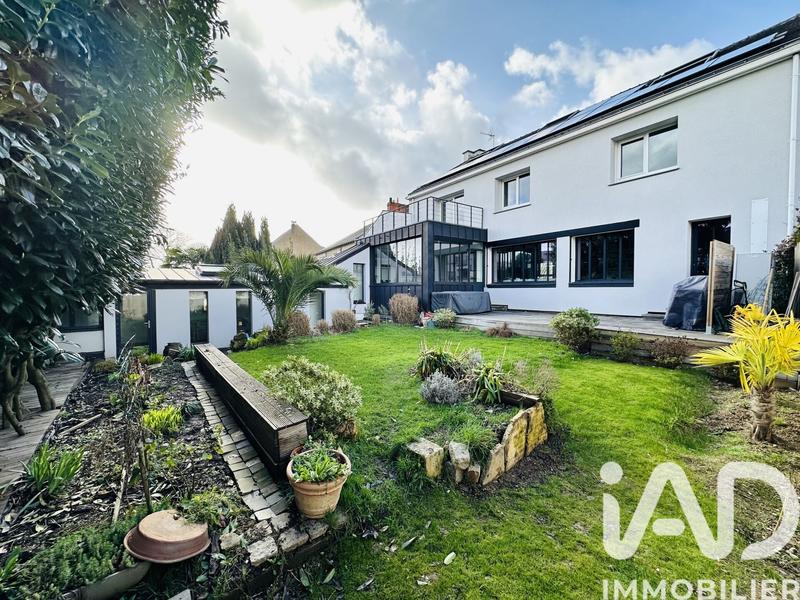 Maison - 216 m² - 12 pièces