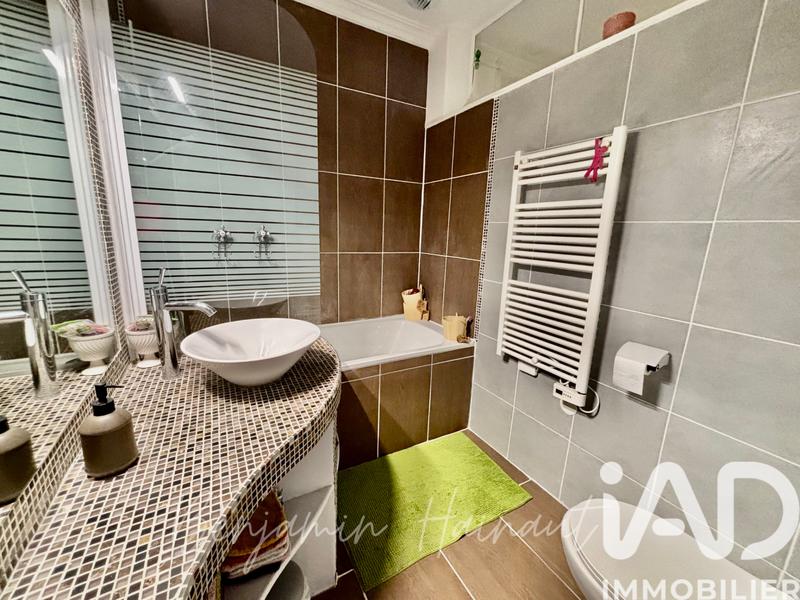 Maison - 250 m² - 8 pièces