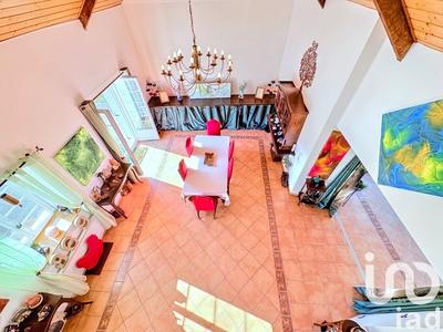 Maison - 252 m² - 10 pièces