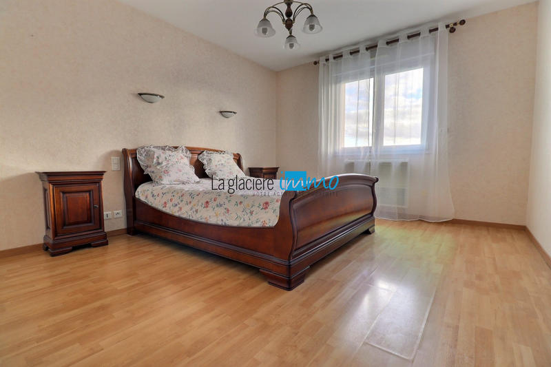 Maison traditionnelle - 155 m² - 6 pièces