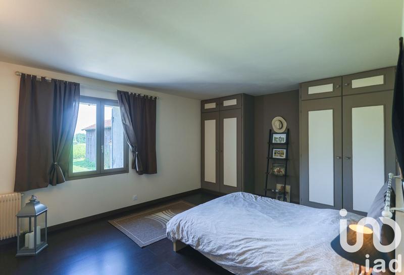 Maison - 250 m² - 8 pièces