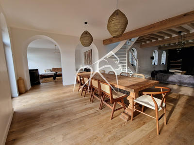 Maison - 260 m² - 7 pièces