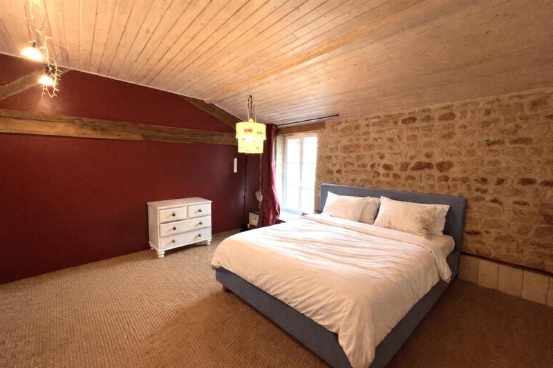 Maison en pierre - 204 m² - 6 pièces