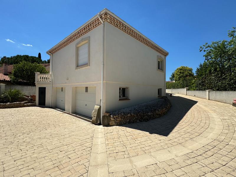 Maison - 244 m² - 8 pièces