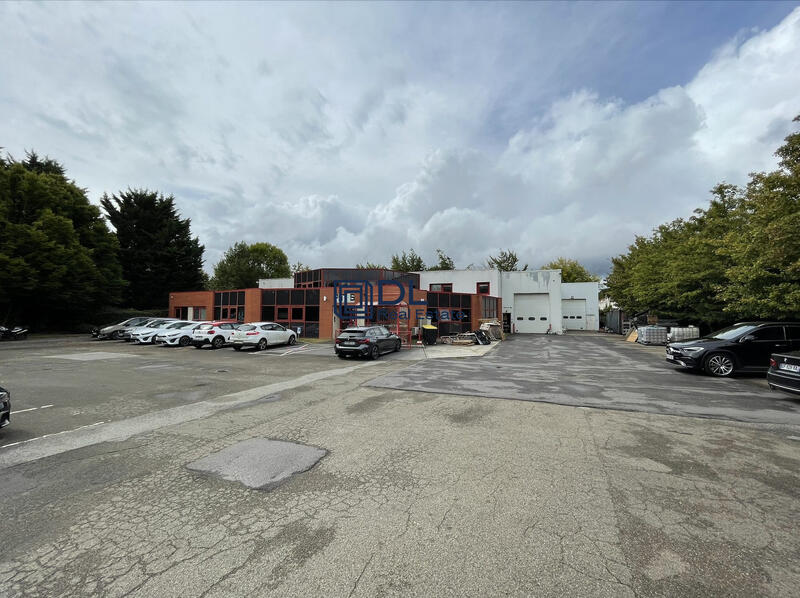 Entrepôt - 1 850 m²