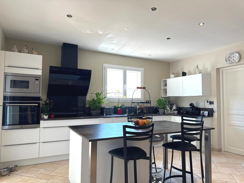 Maison - 244 m² - 8 pièces