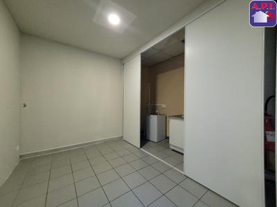 Local d'activités - 73 m² - 2 pièces