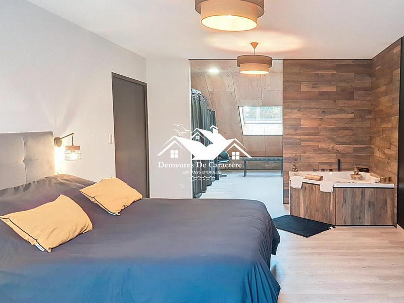 Maison - 250 m² - 8 pièces