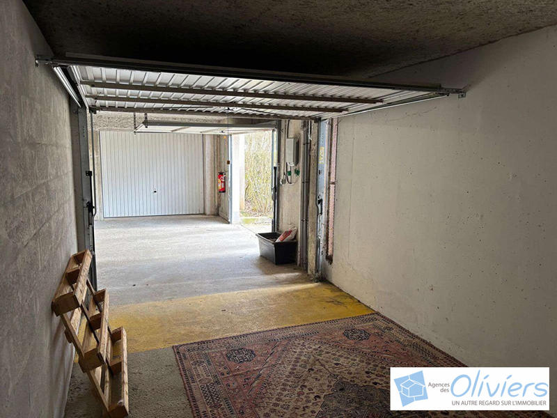 Parking / Garage - 10 m²