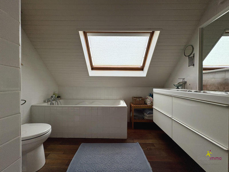 Maison - 245 m² - 8 pièces