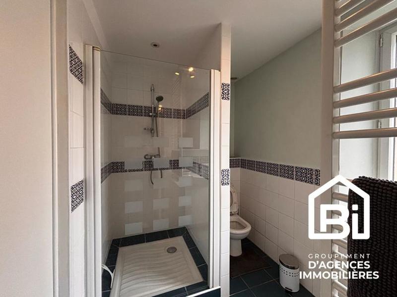 Maison - 220 m² - 9 pièces