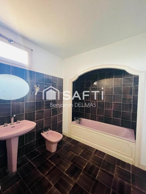 Maison - 210 m² - 7 pièces