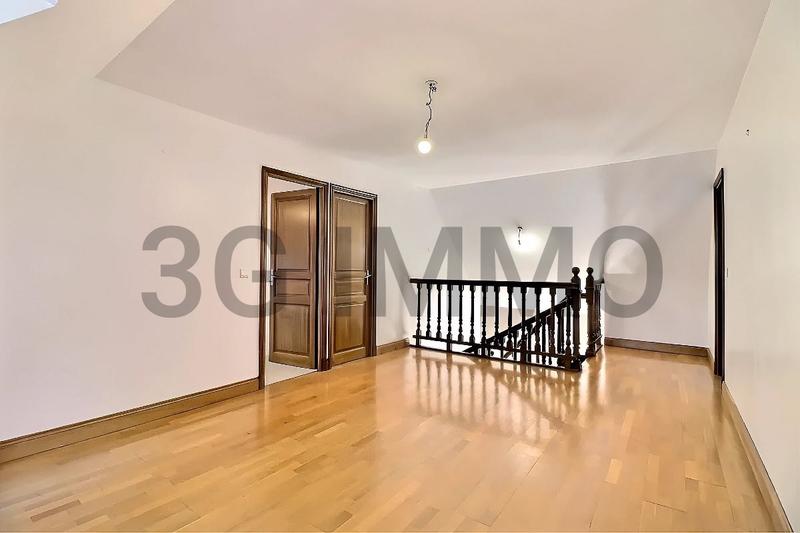 Maison - 280 m² - 8 pièces