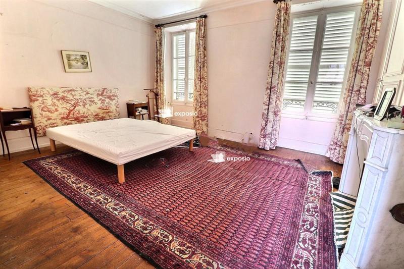 Maison - 247 m² - 8 pièces