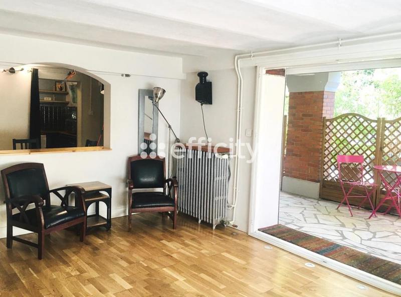 Demeure - 250 m² - 8 pièces