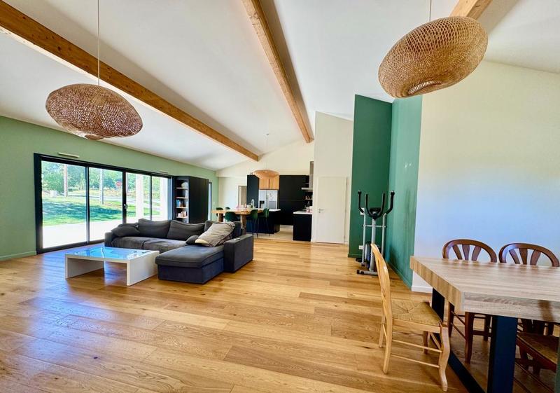 Maison - 233 m² - 7 pièces