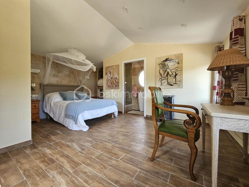 Propriété - 240 m² - 6 pièces