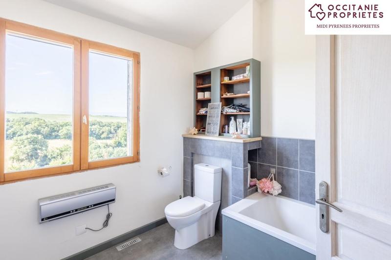 Maison - 258 m² - 9 pièces