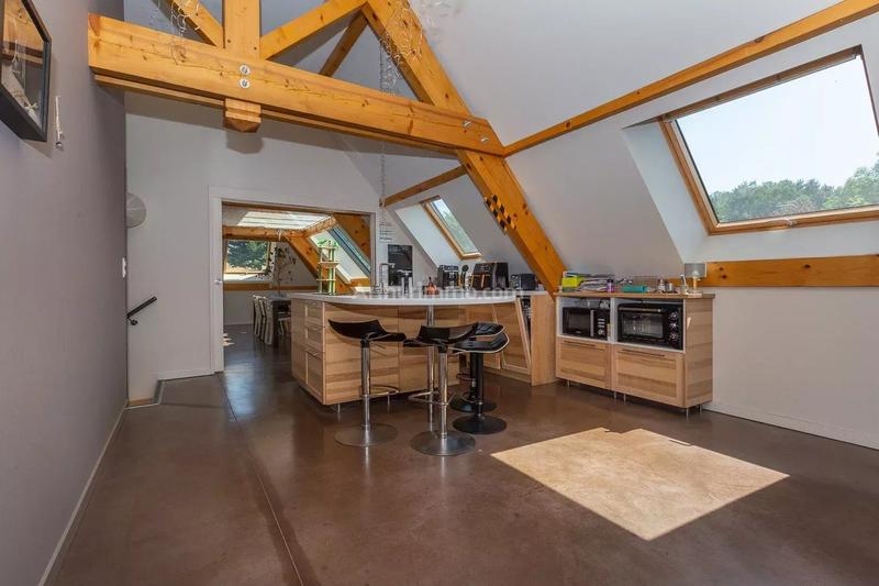 Maison - 275 m² - 12 pièces