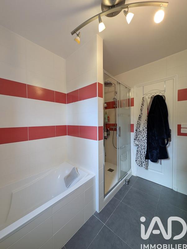 Maison - 195 m² - 9 pièces