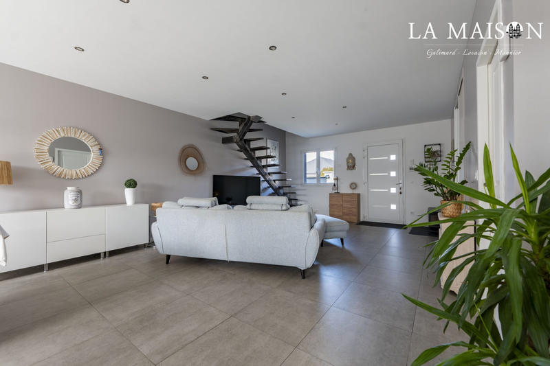 Maison traditionnelle - 160 m² - 7 pièces