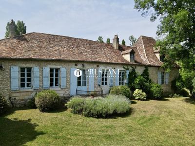 Maison - 520 m² - 11 pièces
