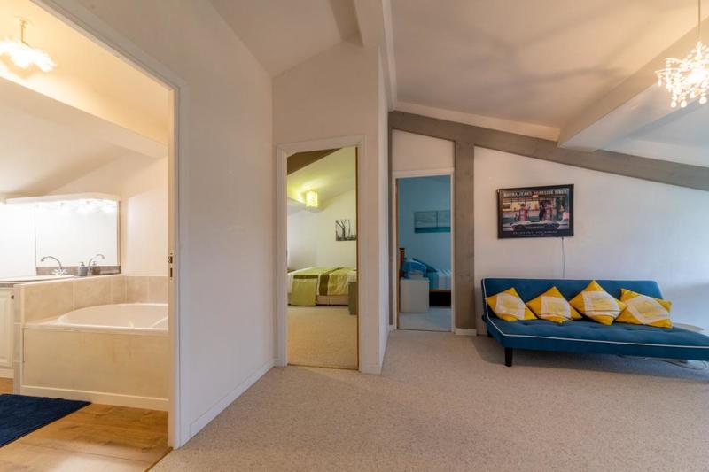 Propriété - 256 m² - 6 pièces