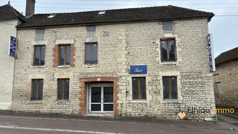 Maison ancienne - 558 m² - 12 pièces