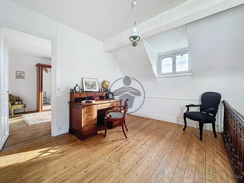 Maison - 287 m² - 10 pièces