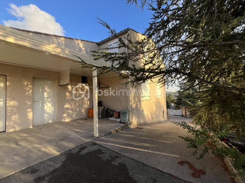 Maison - 143 m² - 4 pièces