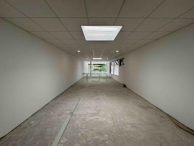 Local d'activités - 82 m² - 1 pièce