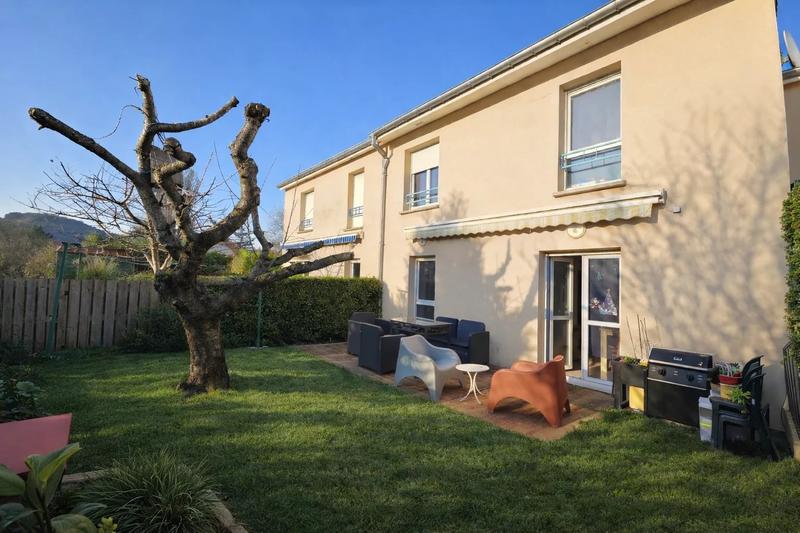 Maison - 97 m² - 5 pièces