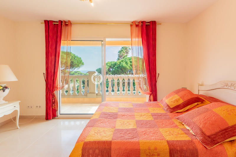 Maison - 250 m² - 6 pièces