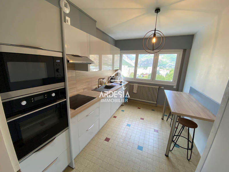 Appartement - 91 m² - 3 pièces