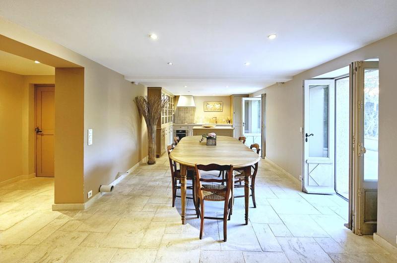 Maison - 200 m² - 8 pièces